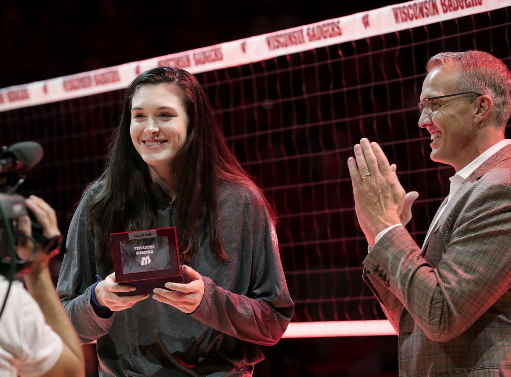 20220902-04-UWvolleyballBanner0341-09022022204243